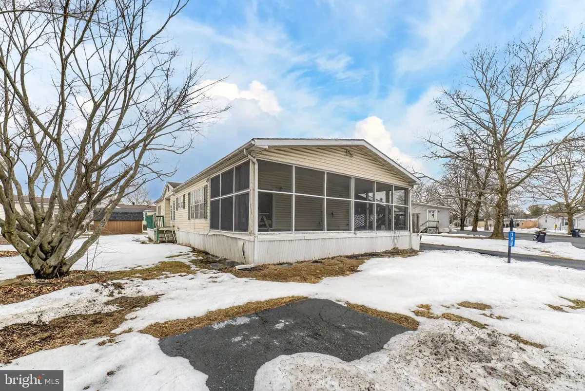 182 Greenbriar Dr S, Bath, PA 18014 - #1