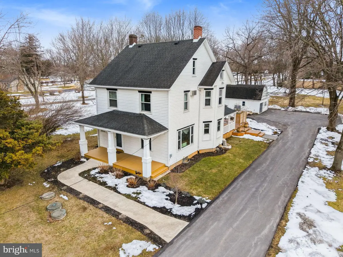 4303 Newburg Rd, Bethlehem, PA 18020 - #1