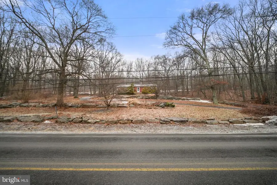 939 Constitution Ave, Pen Argyl, PA 18072 - #2