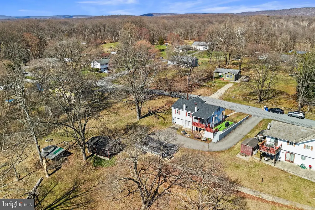 407 Jones St, Portland, PA 18351 - #1