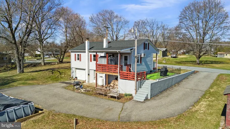 407 Jones St, Portland, PA 18351 - #2