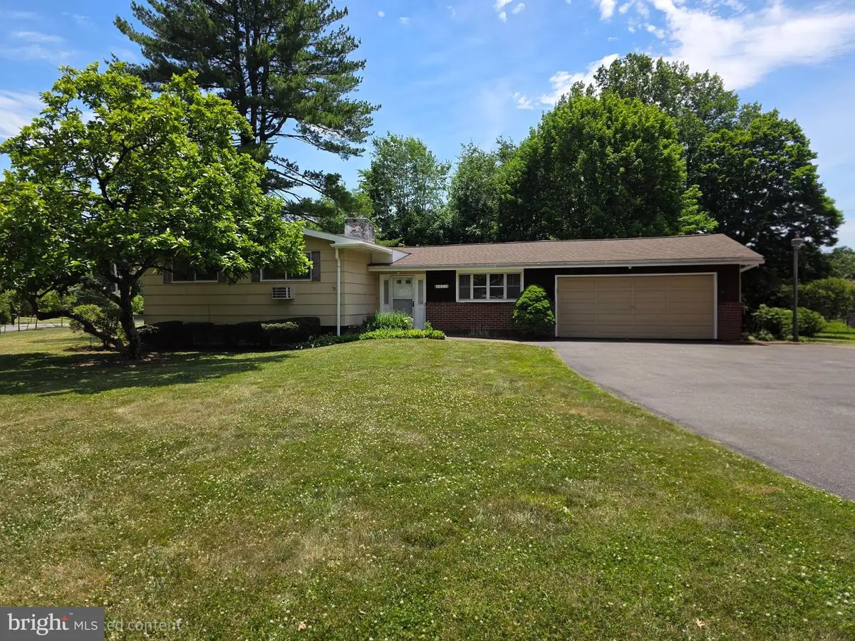 1611 Mark Twain Cir, Bethlehem, PA 18017 - #1