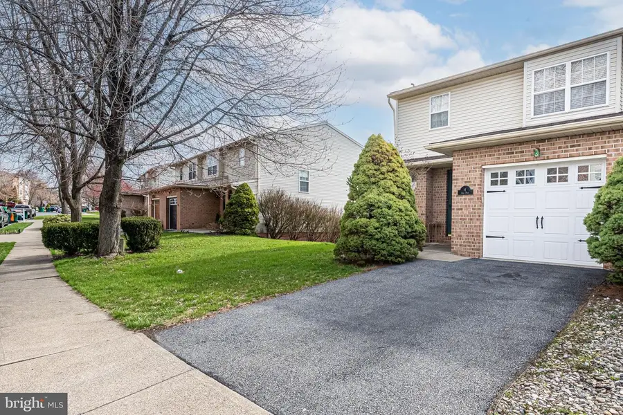 4 Olde Penn Dr, Easton, PA 18045 - #2