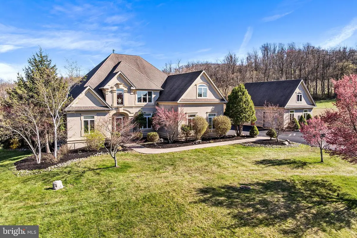 1572 Courtney Ct, Hellertown, PA 18055 - #1