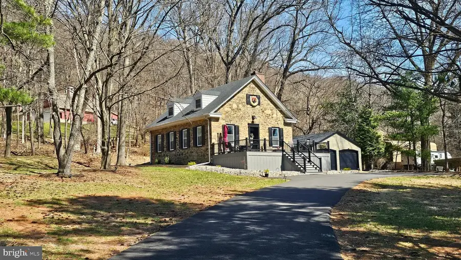 2239 Wassergass Rd, Hellertown, PA 18055 - #2