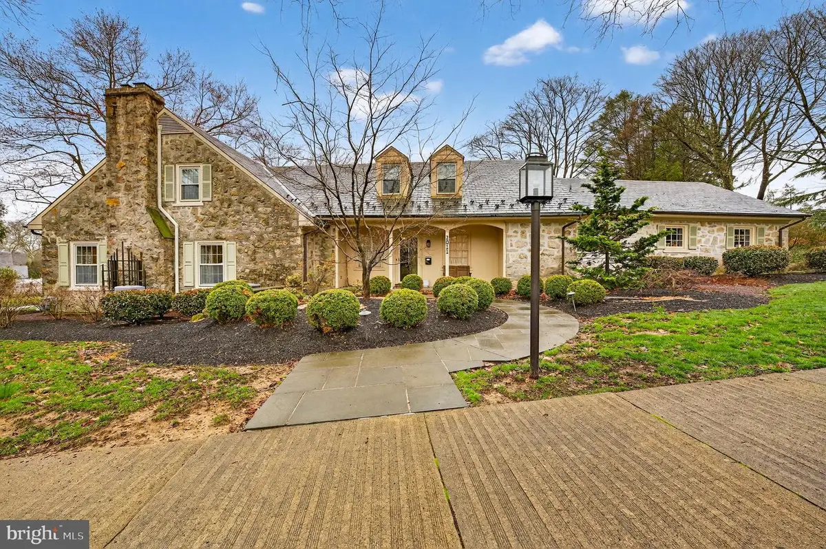 2011 Sycamore St, Bethlehem, PA 18017 - #1