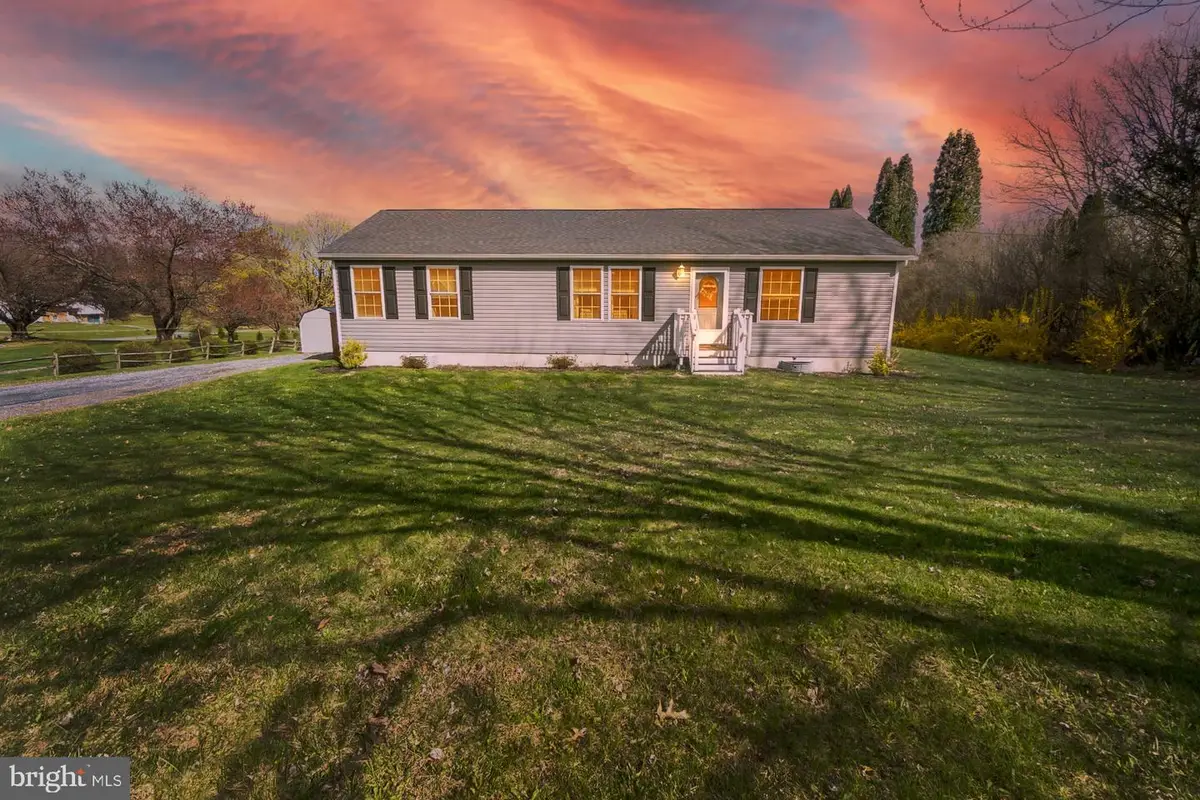 838 S Dogwood Rd, Walnutport, PA 18088 - #1