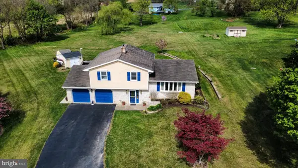 379 Valley Hi Ct, WALNUTPORT, PA 18088