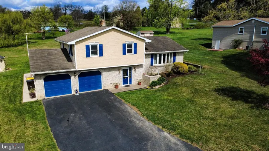 379 Valley Hi Ct, Walnutport, PA 18088 - #2