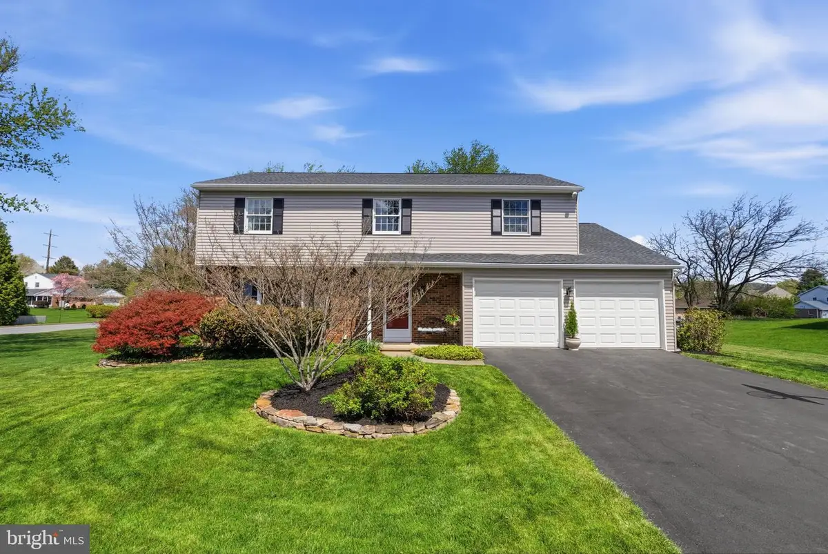 1847 Clarence Dr, Hellertown, PA 18055 - #1