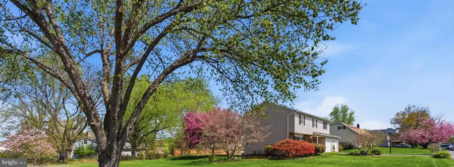 1847 Clarence Dr, Hellertown, PA 18055 - #2