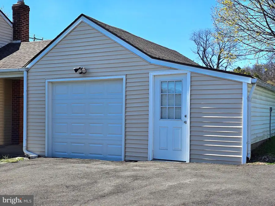 115 Kiefer St, Easton, PA 18042 - #2