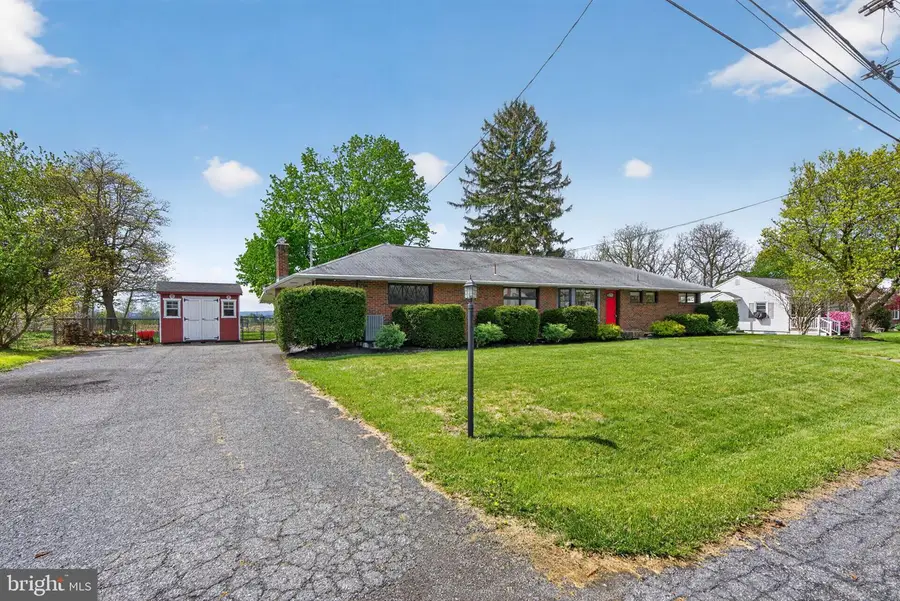 141 Siegfried Ave, Nazareth, PA 18064 - #2