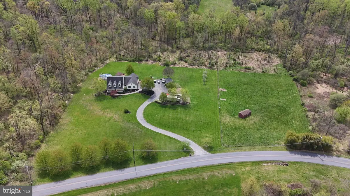 725 Buttermilk Rd, Hellertown, PA 18055 - #1