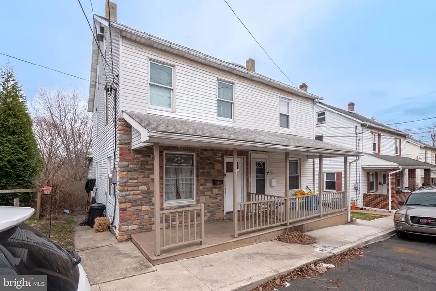 1124 Furnace St, Hellertown, PA 18055 - #2