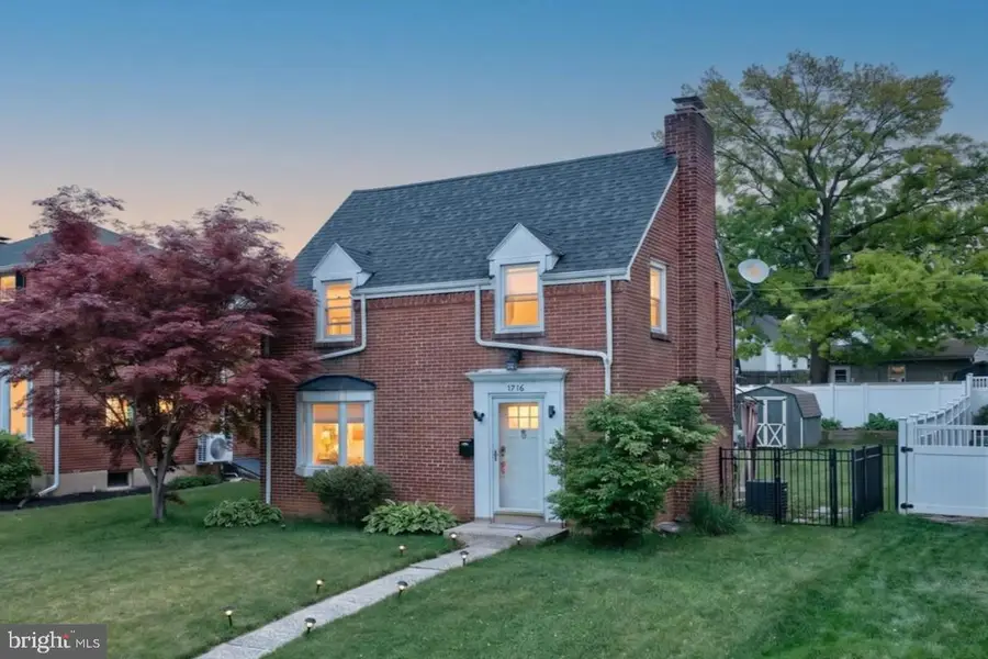 1716 Carlisle St, Bethlehem, PA 18017 - #2