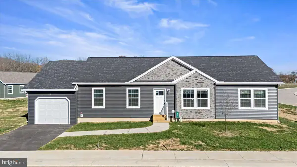1410 Heytesbury Rd, WALNUTPORT, PA 18088