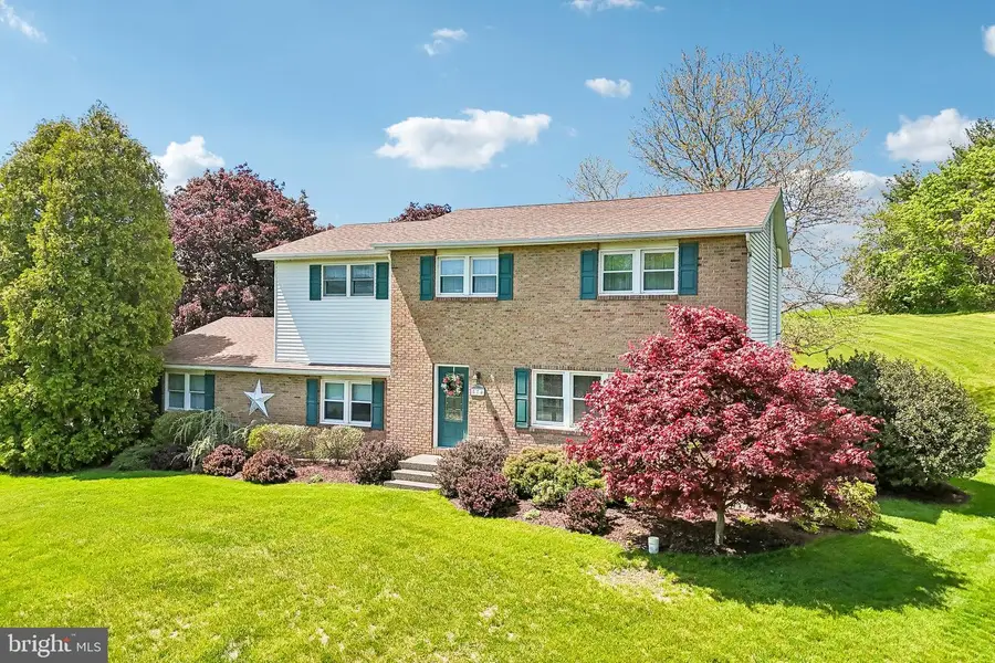 574 Carol Ln, Bath, PA 18014 - #2