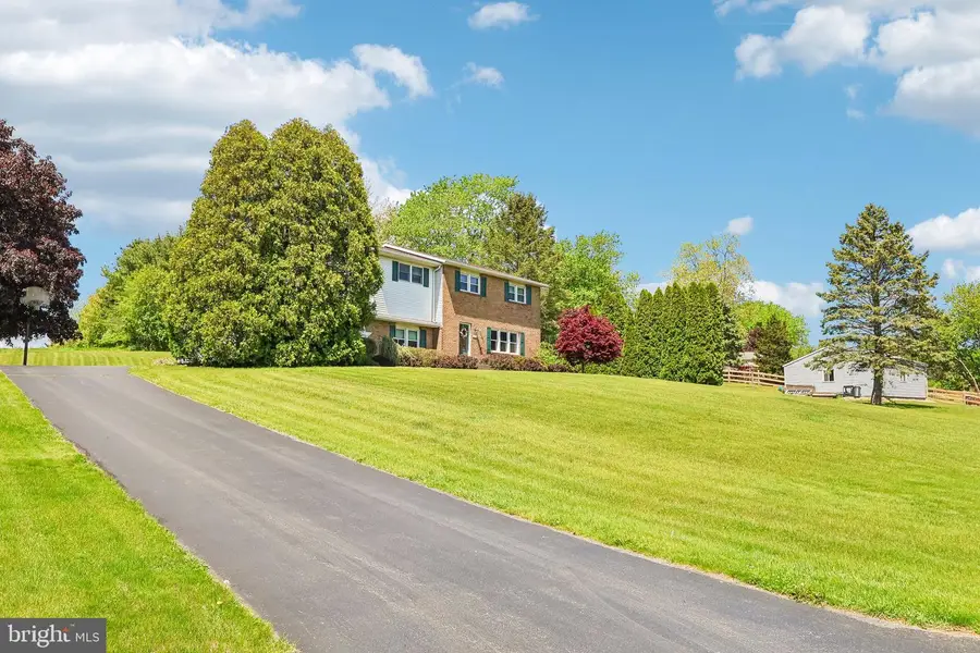 574 Carol Ln, Bath, PA 18014 - #3