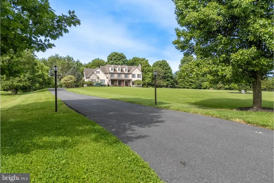 20 Longhill Dr, Easton, PA 18042 - #3