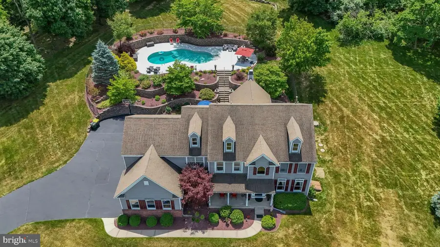 2760 Valley View Rd, Hellertown, PA 18055 - #2