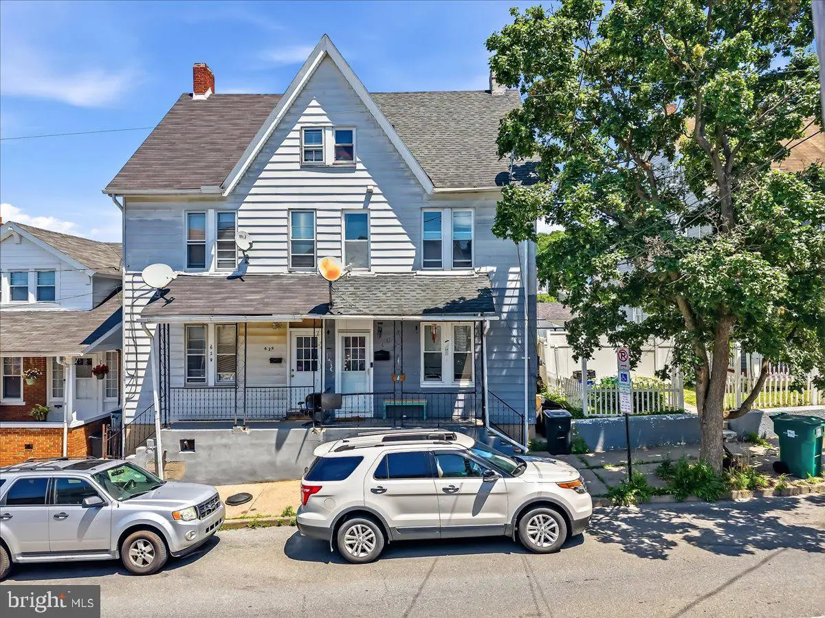 631 Alaska St, Bethlehem, PA 18015 - #1