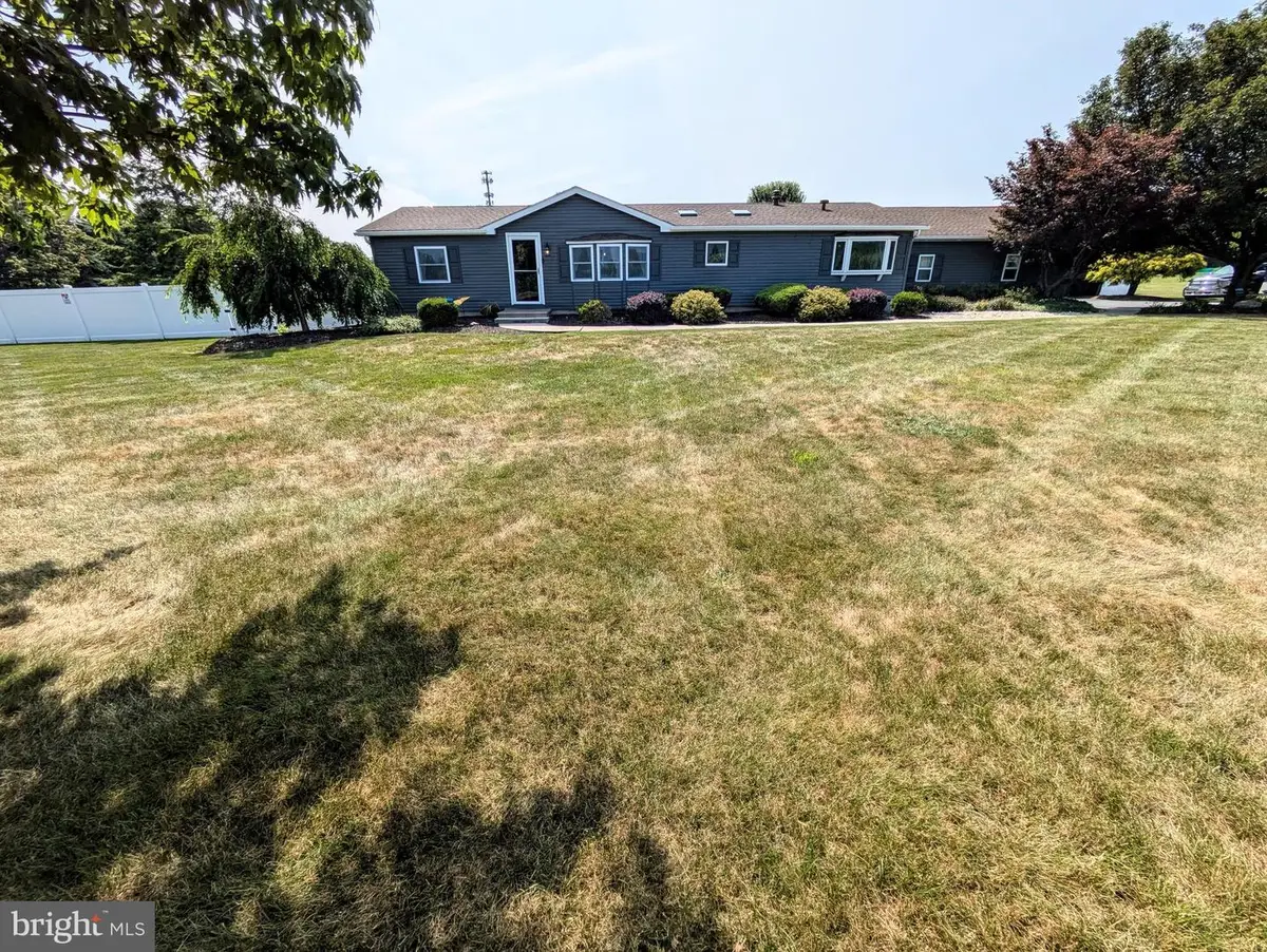 317 S Hokendauqua Dr, Northampton, PA 18067 - #1