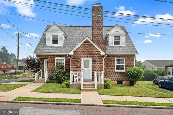 24 Sycamore St, HELLERTOWN, PA 18055