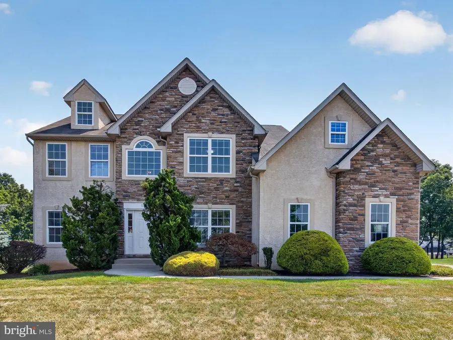 740 Mohican Dr, Easton, PA 18040 - #2