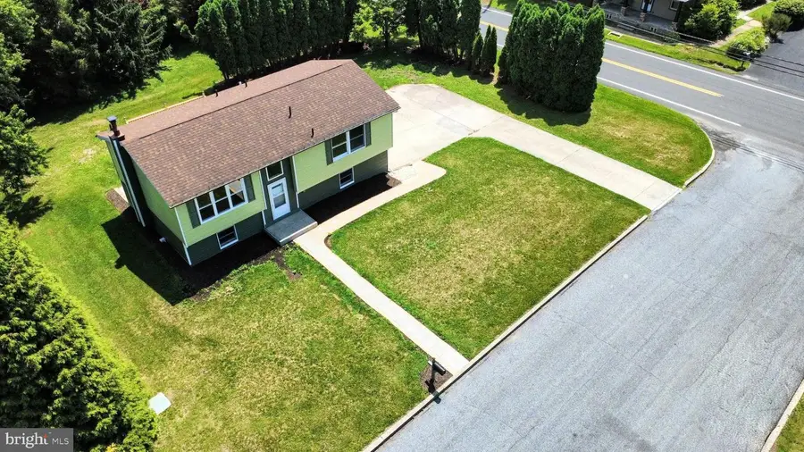 8612 Beatrice Ln, Bath, PA 18014 - #2