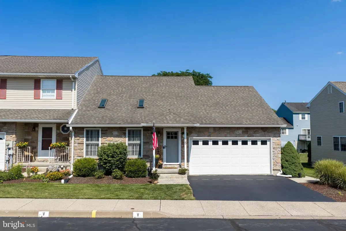 15 Monmouth Ct, Easton, PA 18040 - #1