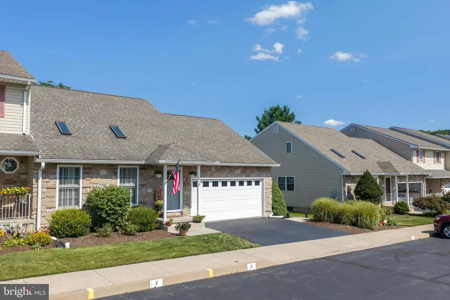 15 Monmouth Ct, Easton, PA 18040 - #2