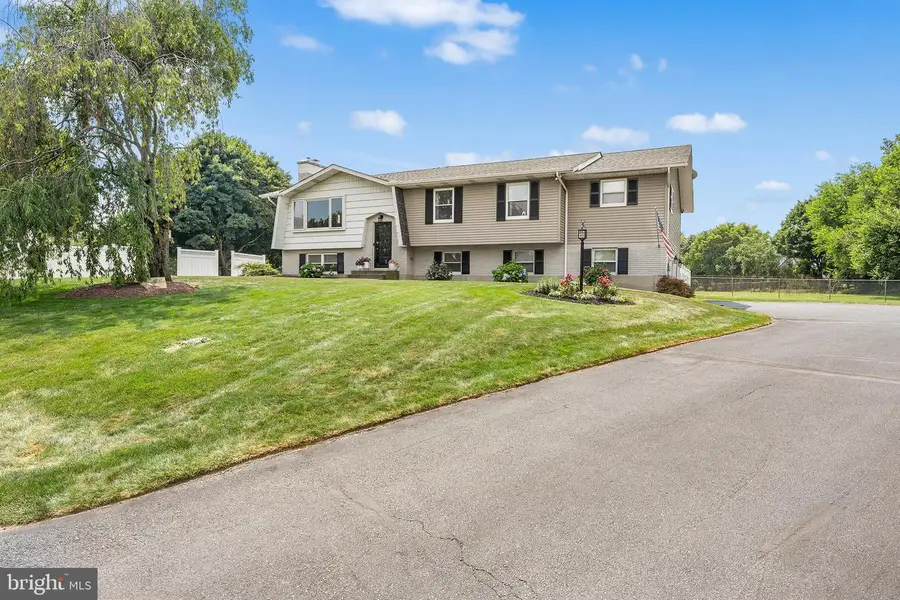 541 Mountain View Rd, Nazareth, PA 18064 - #2