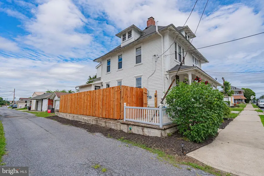 320 Arch St, Catasauqua, PA 18032 - #2