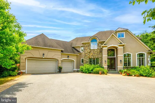 2690 Imperial Crest Ln, HELLERTOWN, PA 18055