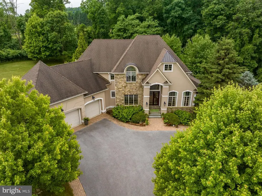 2690 Imperial Crest Ln, Hellertown, PA 18055 - #3