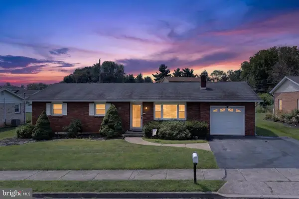 1130 Westbury Dr, BETHLEHEM, PA 18017