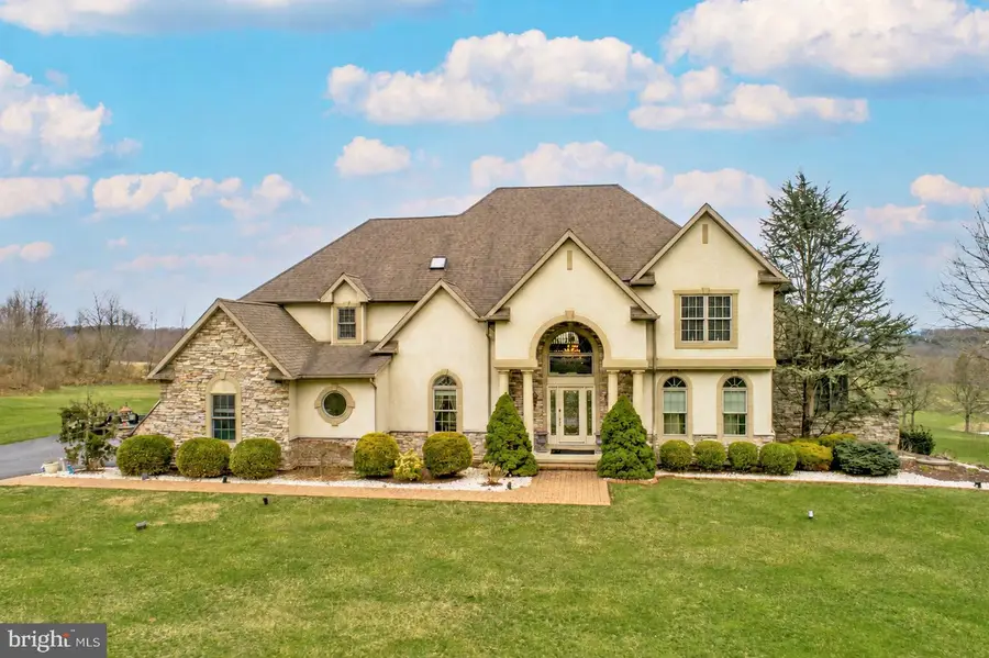 272 S Egg Rd, Bath, PA 18014 - #2
