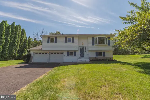 1 Babbling Brook Rd, EASTON, PA 18045