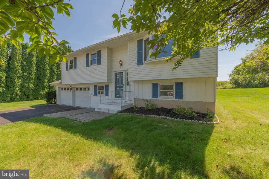 1 Babbling Brook Rd, Easton, PA 18045 - #2