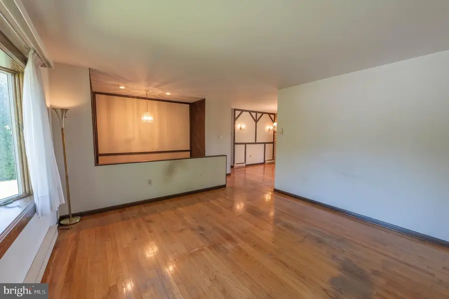1 Babbling Brook Rd, Easton, PA 18045 - #3