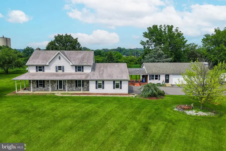 829 Georgetown Rd, Nazareth, PA 18064 - #2