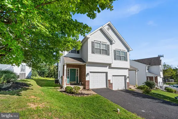 1537 Crest Park Ct, BETHLEHEM, PA 18015