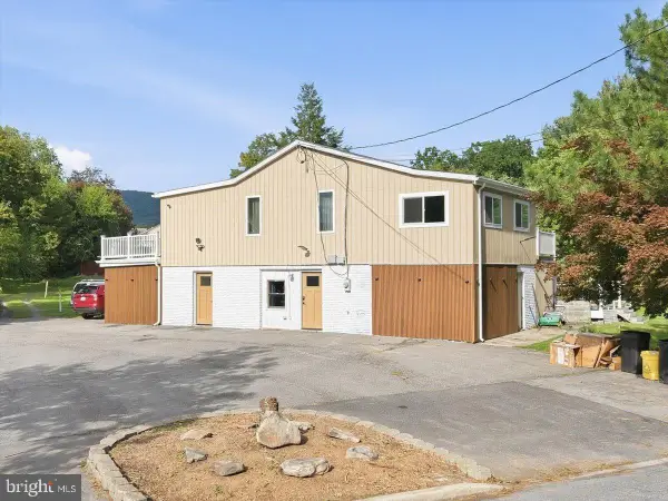 136 E West St, WIND GAP, PA 18091