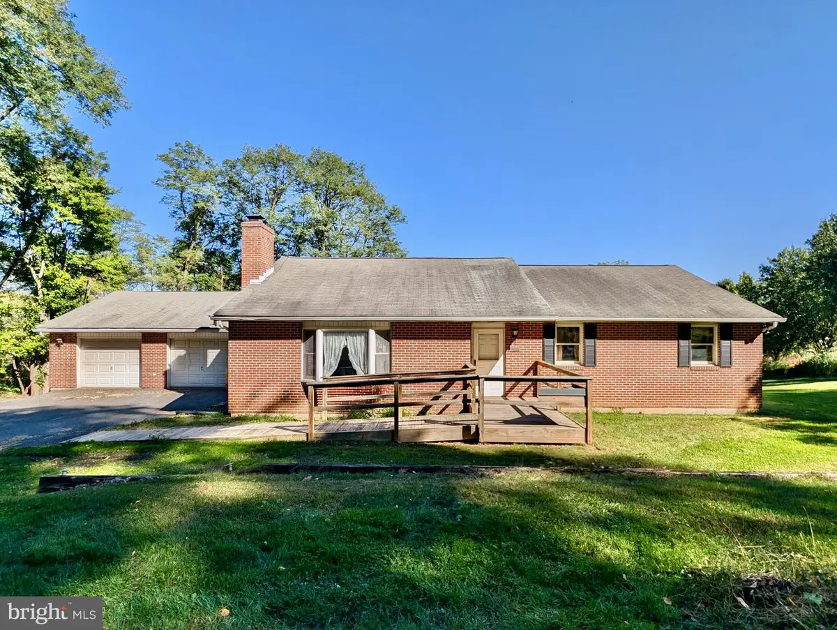 2507 Alpine Dr, Hellertown, PA 18055 - #1
