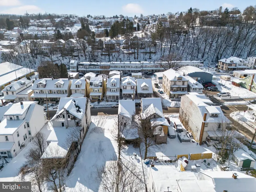 1039 W Arch St, Coal Township, PA 17866 - Image #3