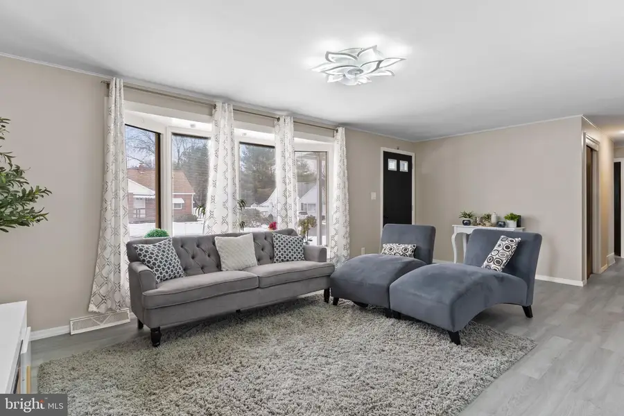 958 Hepburn St, Milton, PA 17847 - #2