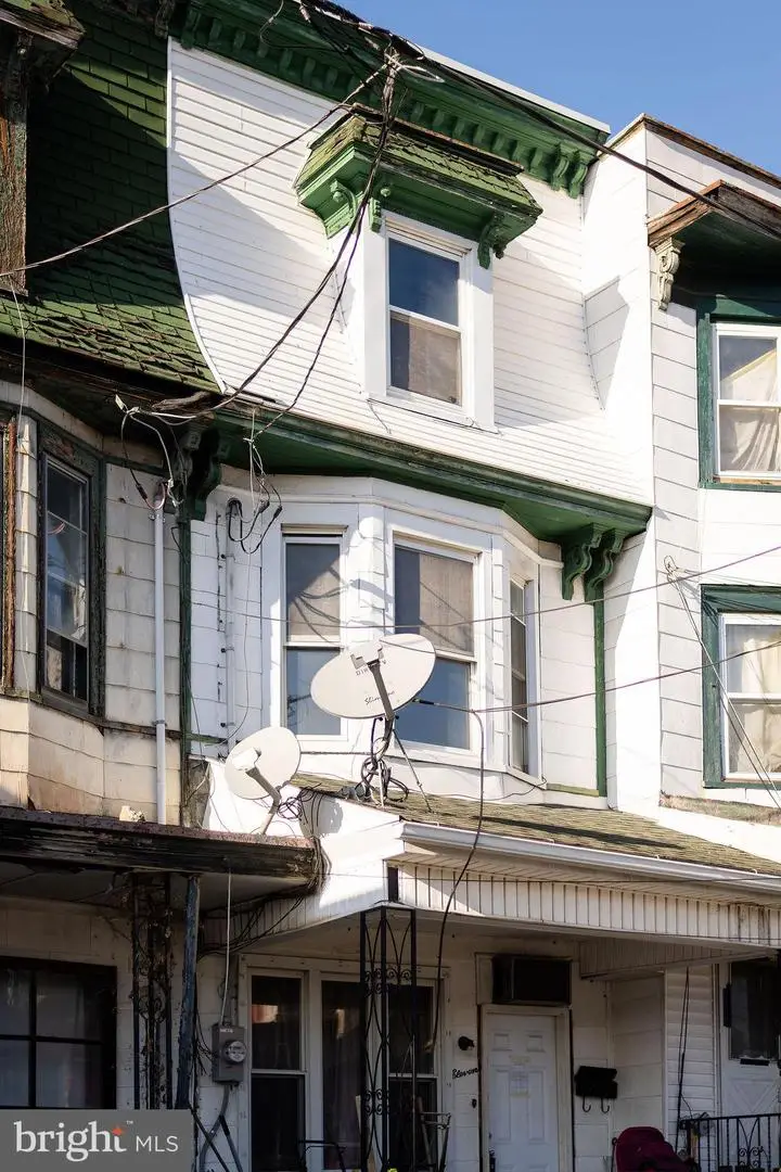 11 E Commerce St, Shamokin, PA 17872 - #1