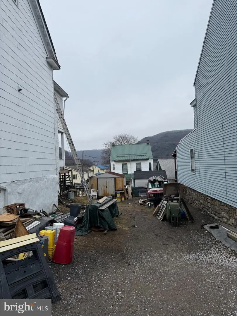 513 W Mulberry St, Shamokin, PA 17872 - #3