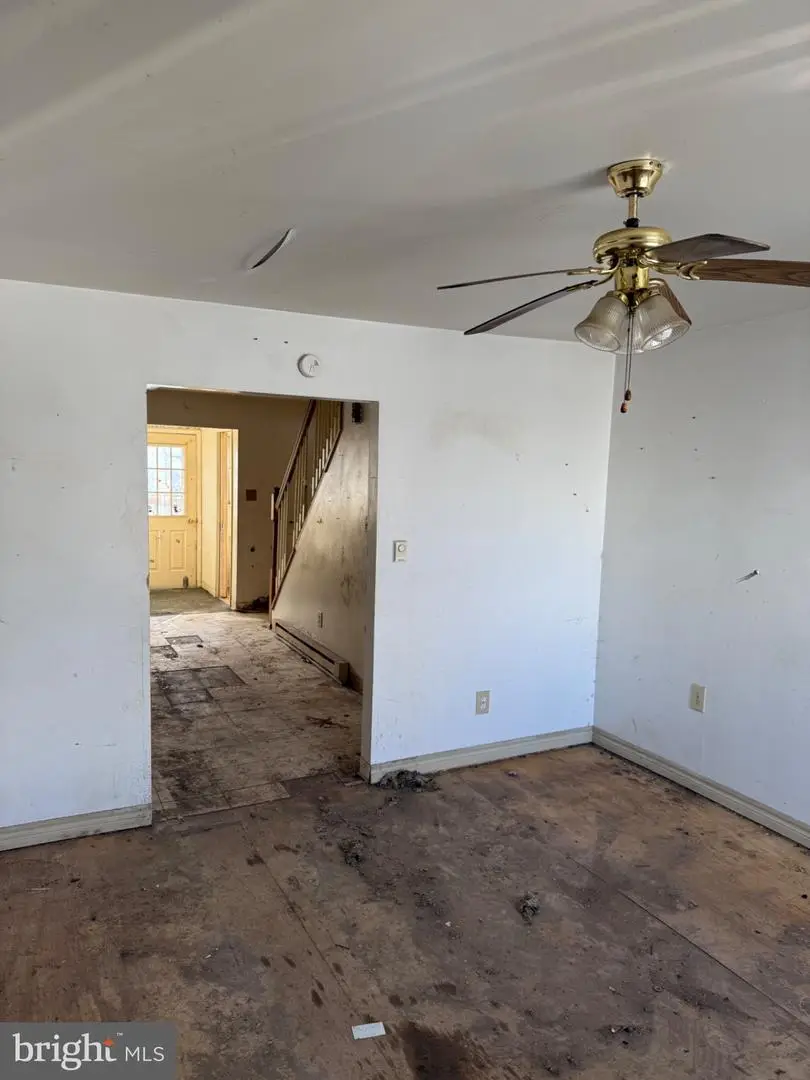 323 S Grape St, Mount Carmel, PA 17851 - #3